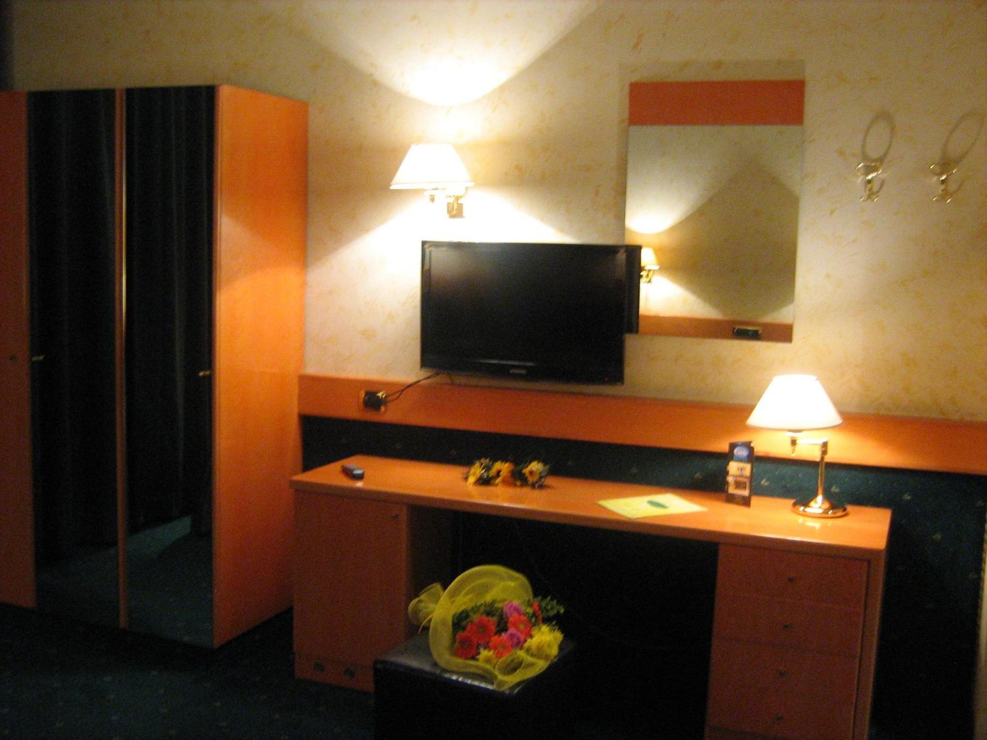 Eurohotel Piacenza Exterior photo