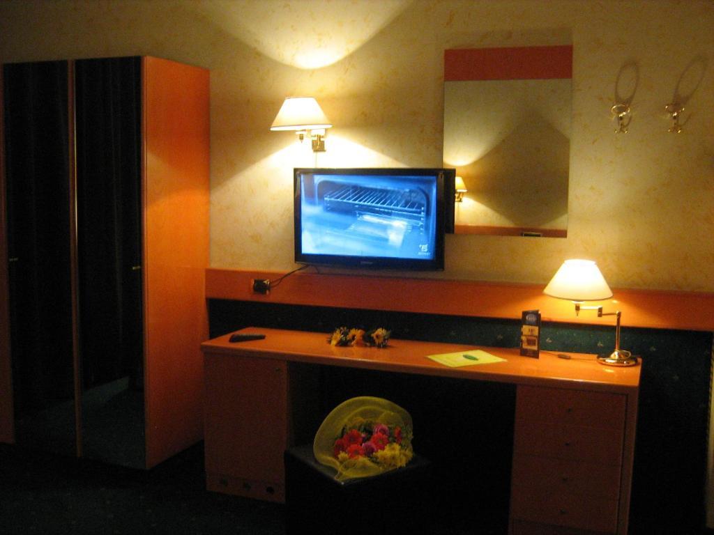 Eurohotel Piacenza Exterior photo